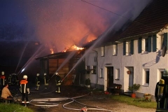 05-07-2016_Unterallgaeu_Ottobeuren_Buehl_Brand_Bauernhof_Feuerwehr_Poeppel_0003