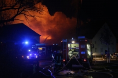 2017-12-24_Unterallgaeu_Altisried_Großbrand_Gebaeude_Feuerwehr_Poeppel_0007